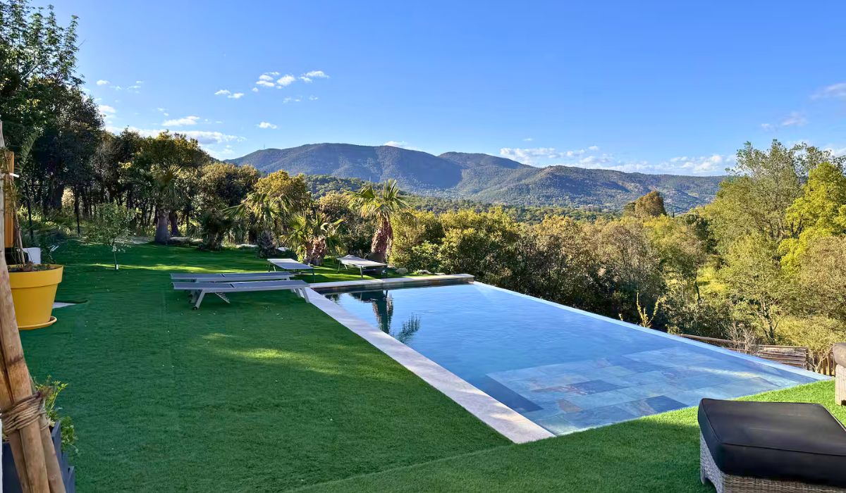 Site internet cree pour Le Domaine des Loups chambres d'hôtes au Plan de la Tour Site internet créé pour Le Mas Rêve de Lune, Villa de vacances en Provence